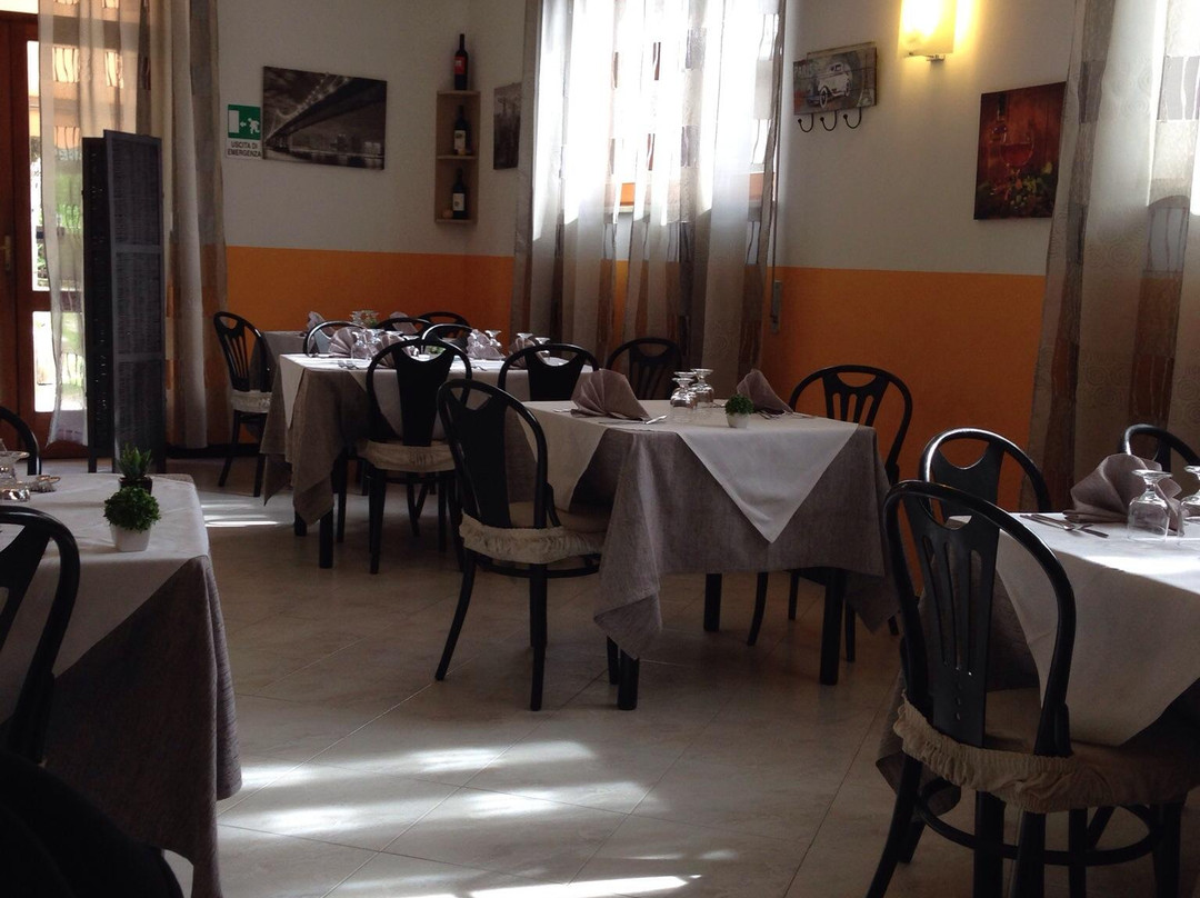 Rocca Ripesena餐馆和美食-Girarrosto del Buongustaio