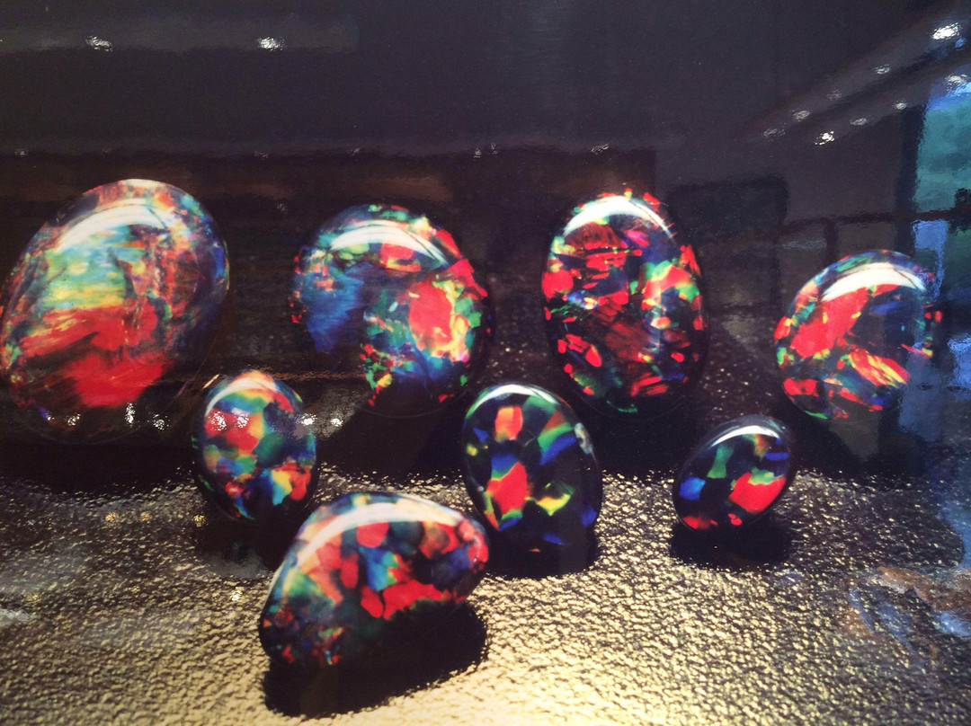 Opal Specialist Rockhounds-悉尼必去景点