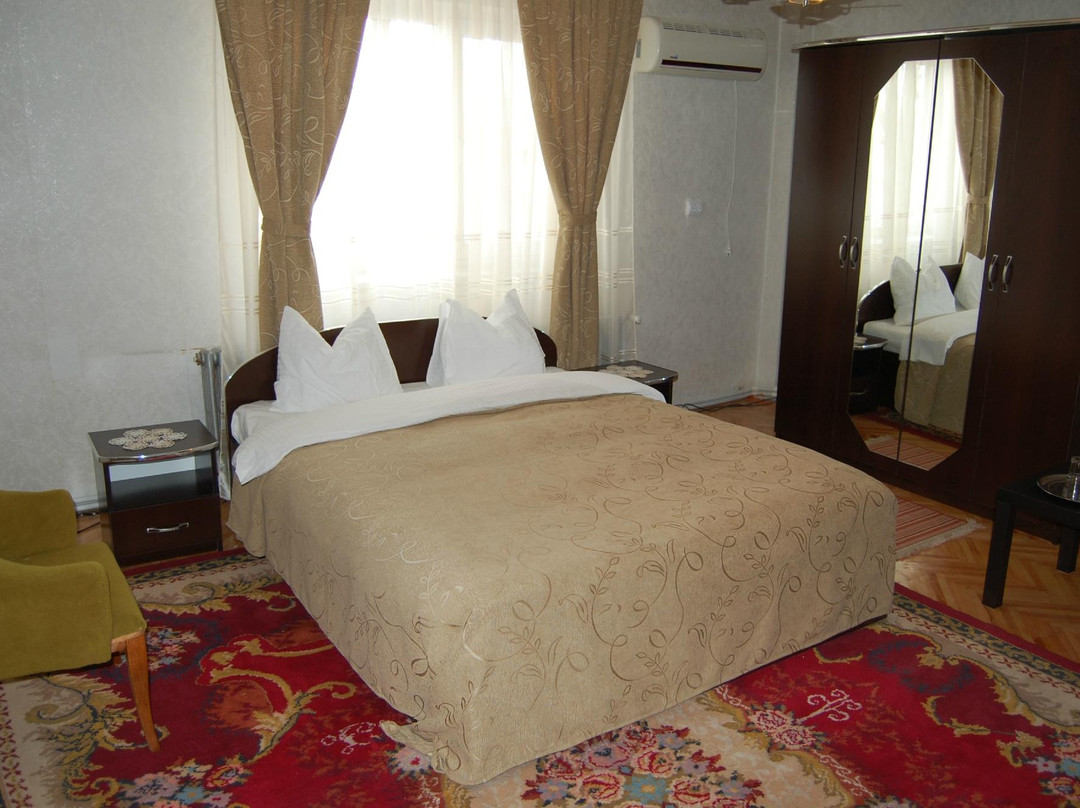 Pension Azaro