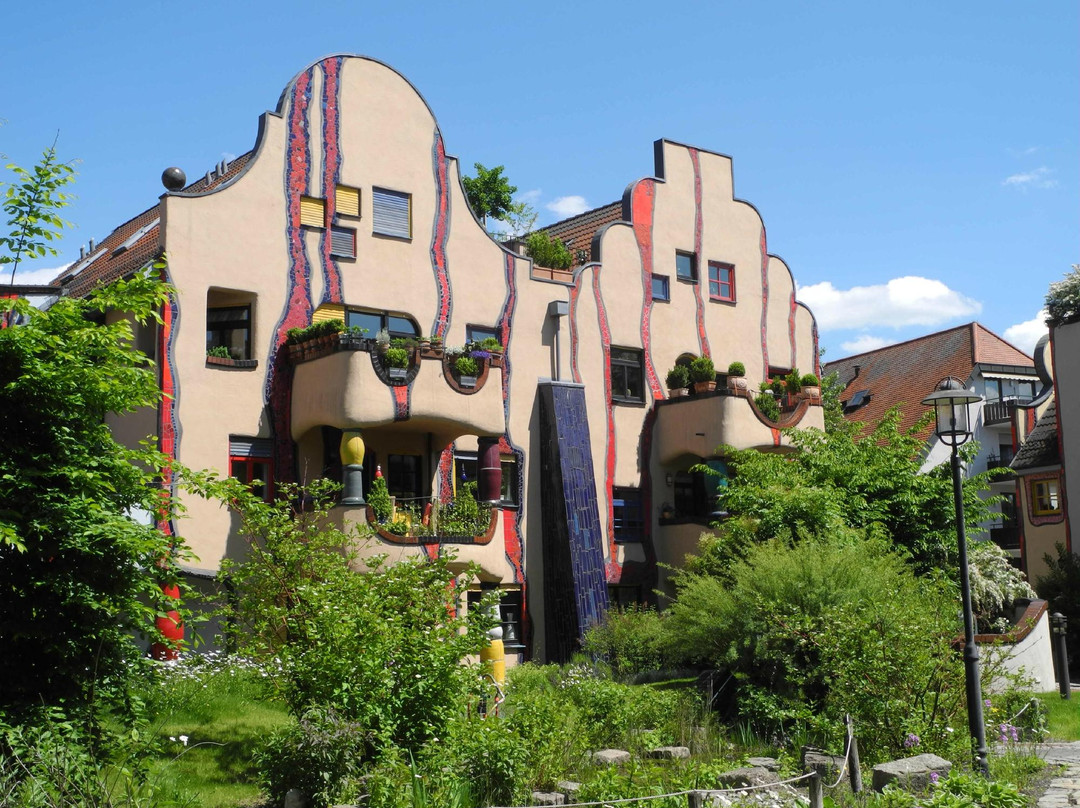Hundertwasser-Wohnhaus „Wohnen unterm Regenturm“-Plochingen必去景点