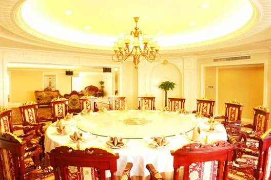 雨田大酒店主图