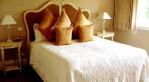 Aaron Lee Waterfront Apartments主图