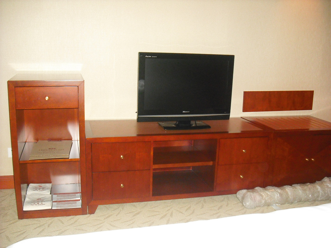 金鹰皇冠假日酒店主图