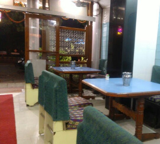 Hotel Arya Niwas