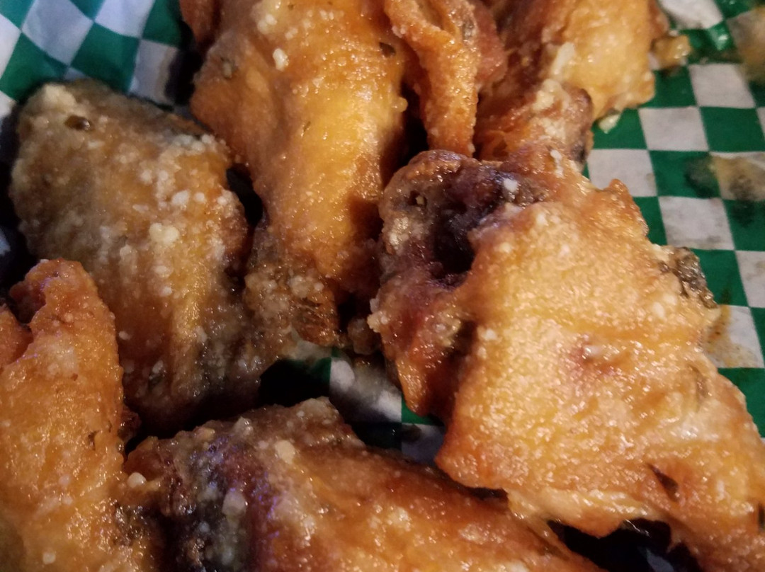 Dee's Music Bar & Grill