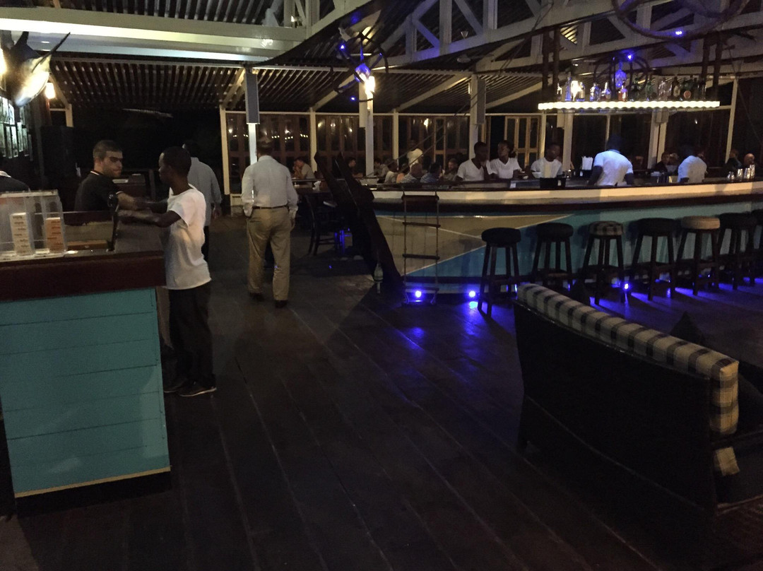 利比里亚餐馆和美食-Anglers Bar & Grill