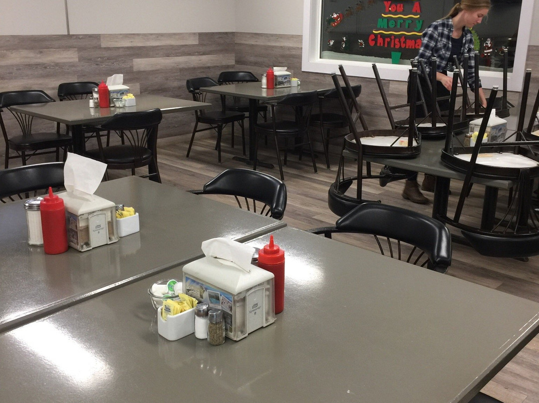 Glenboro餐馆和美食-Robins Nest Motel and Cafe