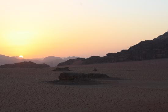 月亮峡谷-瓦地伦必去景点