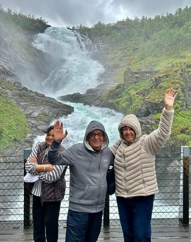 Kjosfossen Waterfall景点图片