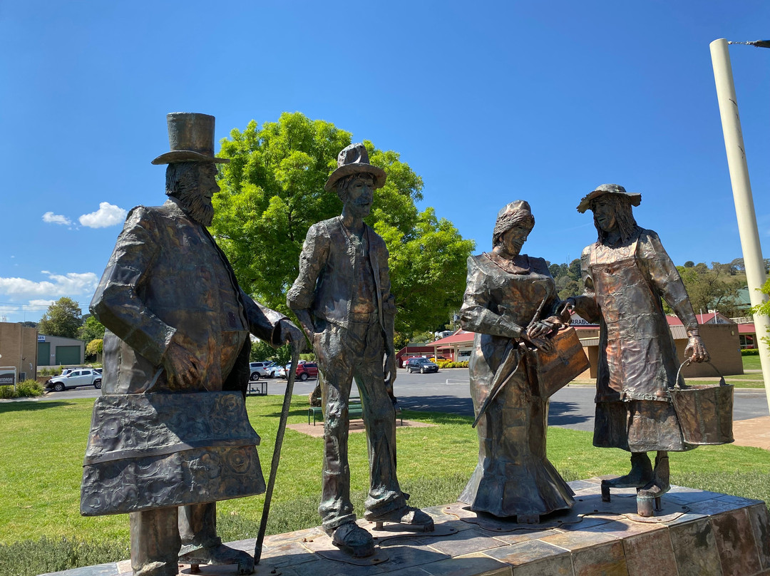 Dad & Dave, Mum & Mabel sculpture