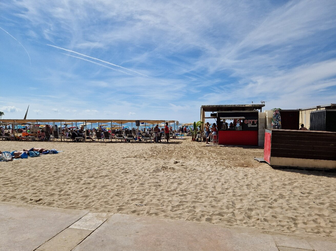 Els Pilons Beach-萨洛必去景点