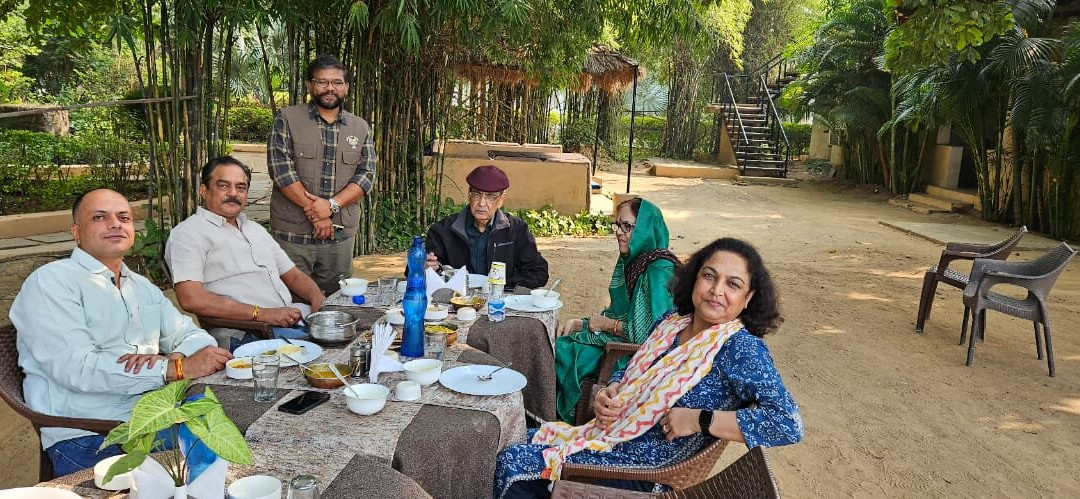 野花度假酒店主图