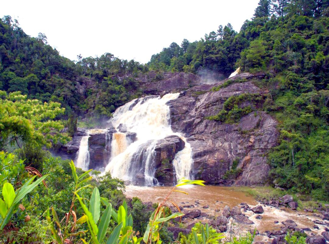 Cascade Andriamamovoka景点图片