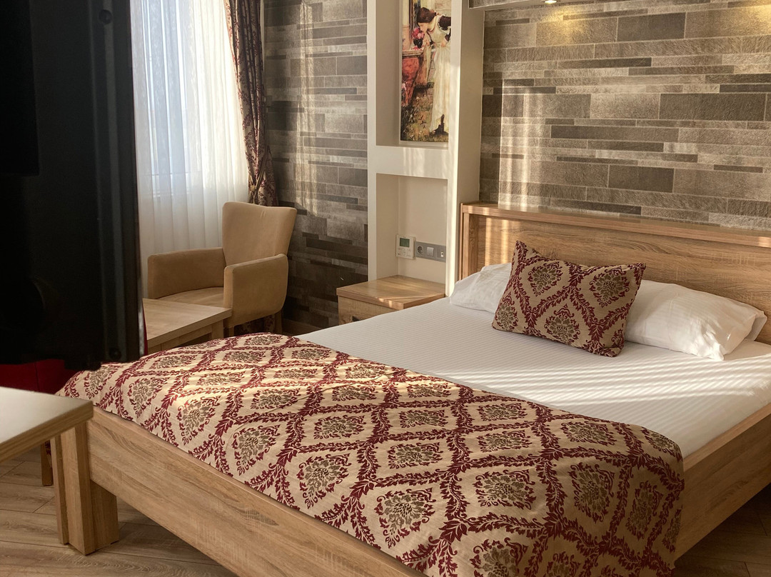 Rey Manes Hotel主图