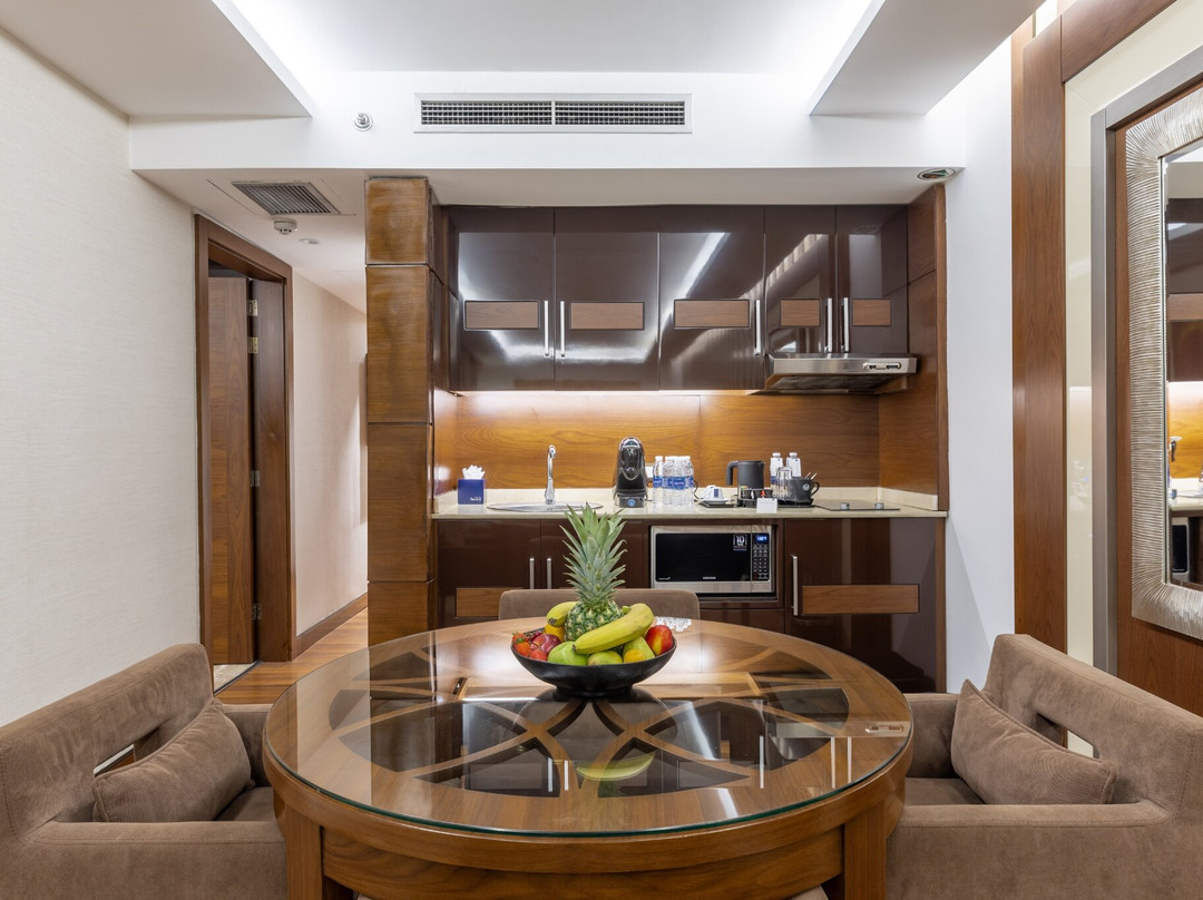 Babylon Rotana Hotel主图