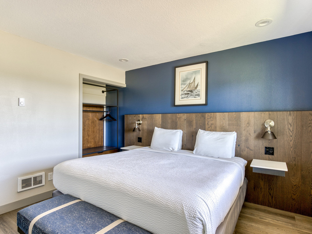 Lighthouse Oceanfront Resort主图