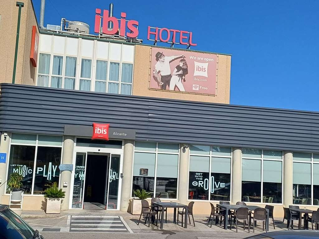 宜必思阿利坎特酒店主图