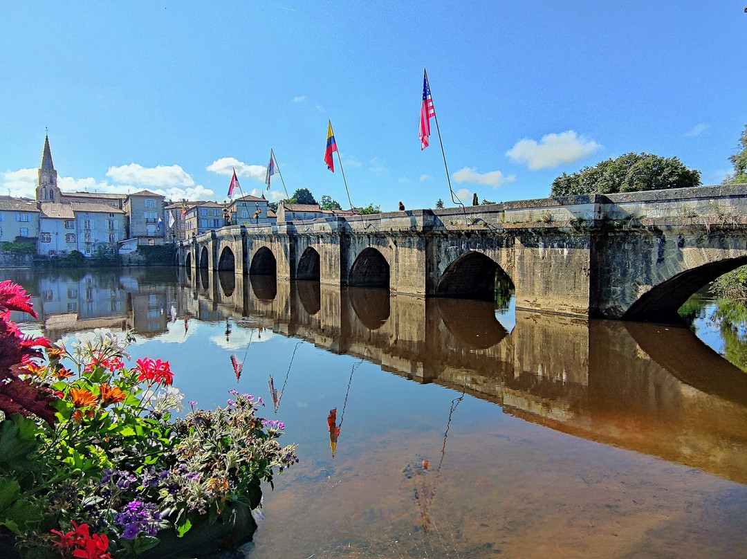 Vieux Pont À Confolens景点图片
