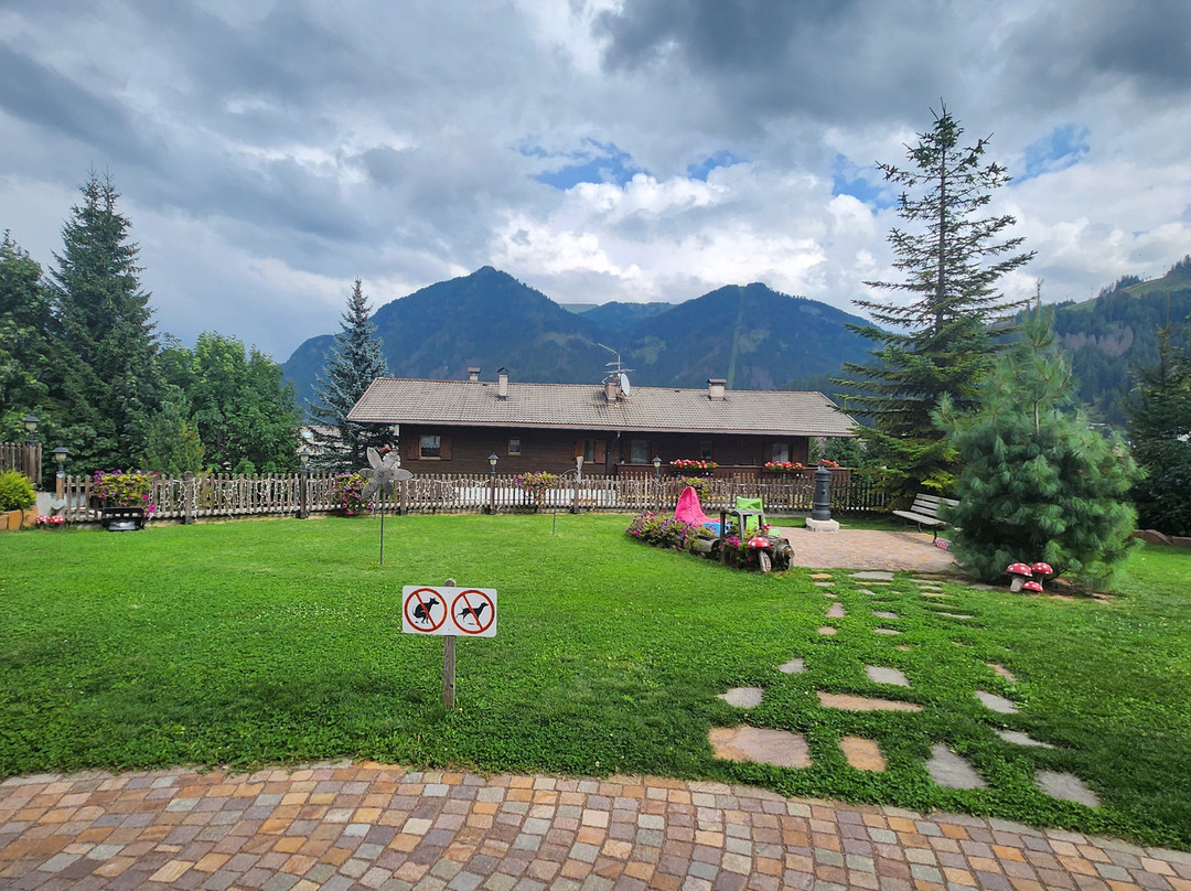 Alpine Touring Hotel主图