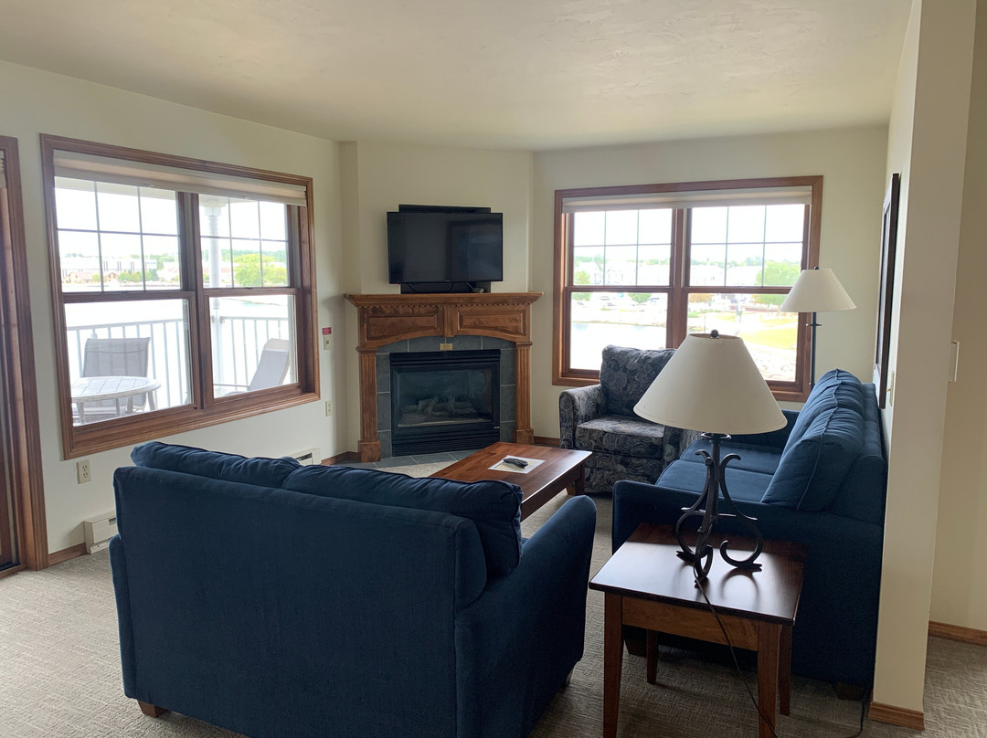 Bridgeport Waterfront Resort主图