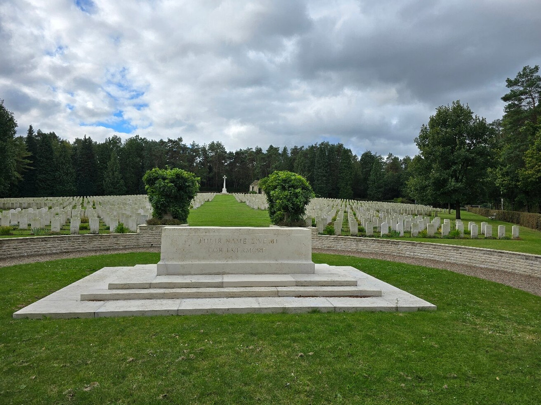 Becklingen War Cemetery-索尔陶必去景点