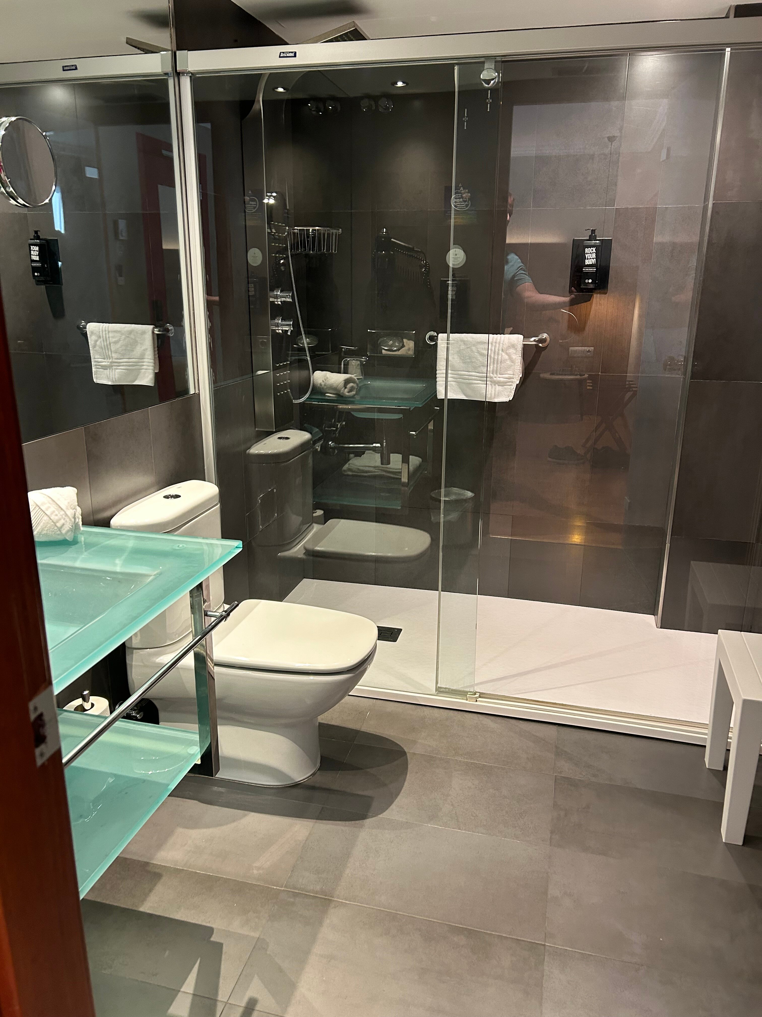 Ibis Styles Hotel Ronda Figueres-浴室