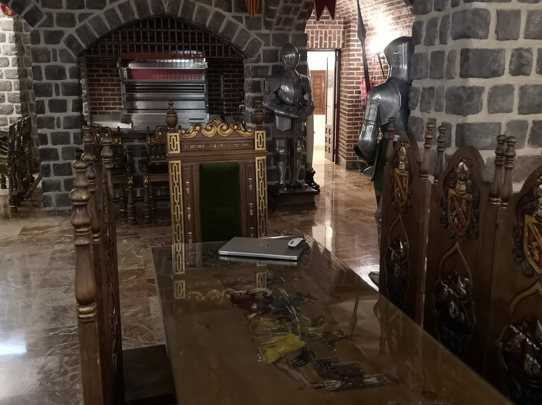 阿方索六世酒店主图