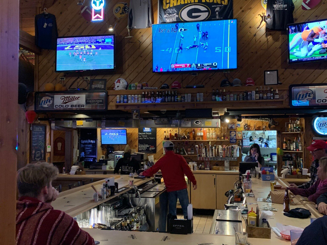 Curly's Waterfront Sports Bar & Grill-皮沃基必去景点