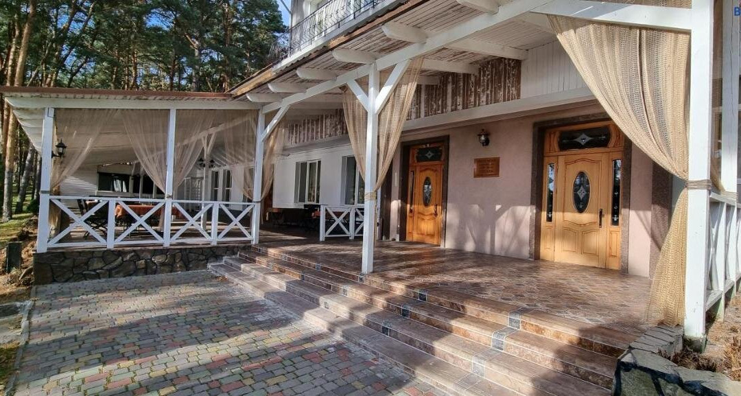 HotelʹNo-Restorannyy Kompleks Try Bobry
