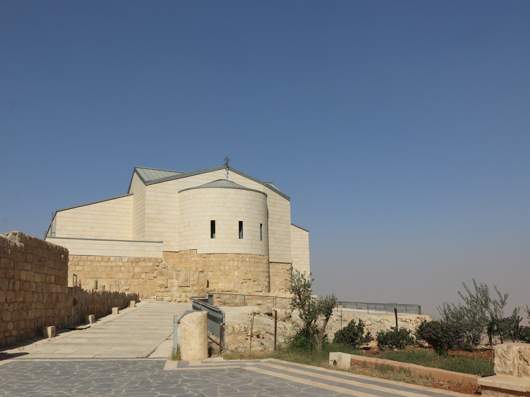 Memorial Church of Moses-米底巴必去景点