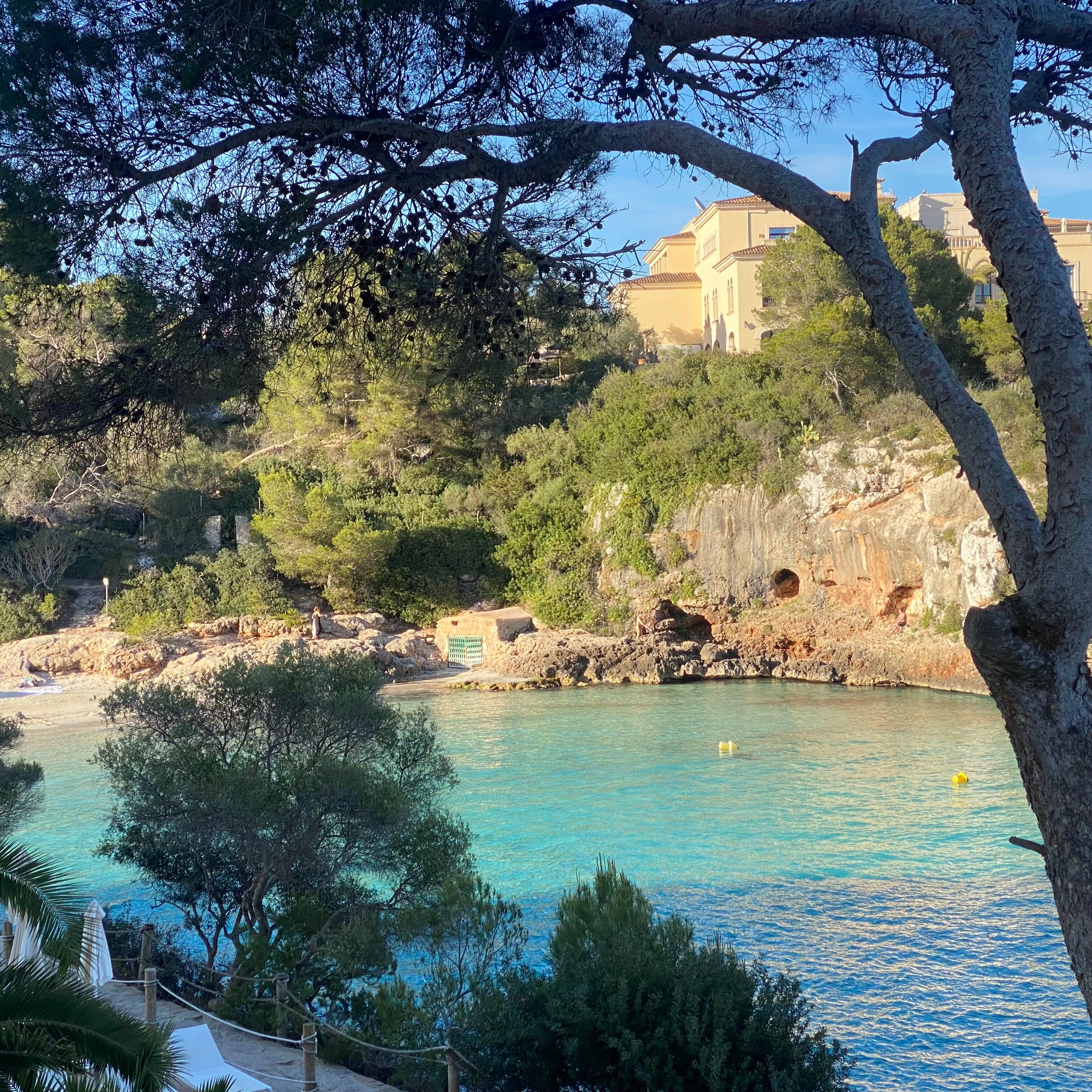 巴瑟罗波南特海滩酒店-泳池