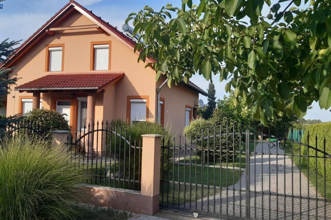 Hajnalka Vendeghaz
