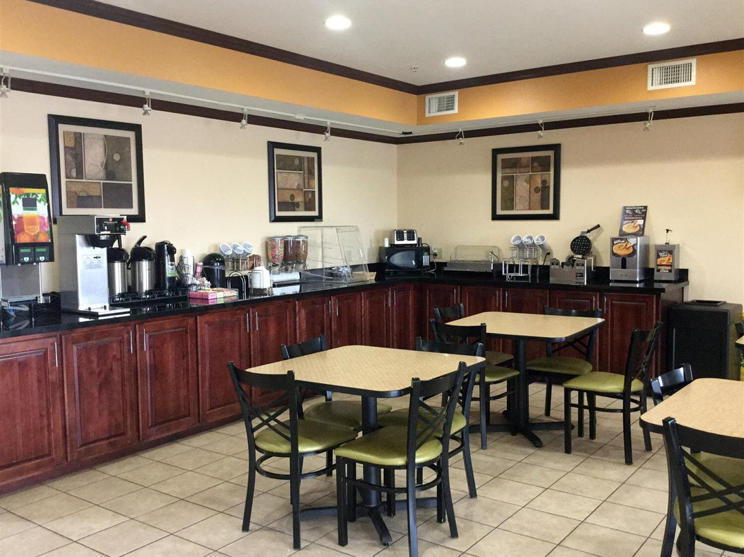 Americas Best Value Inn St. Robert主图