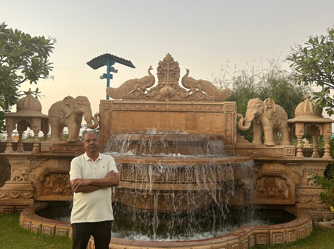 郁金香沙漠酒店主图