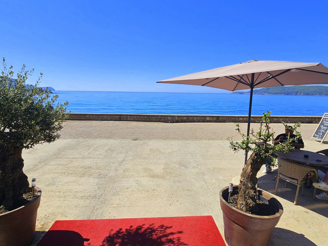 Royalis Suites