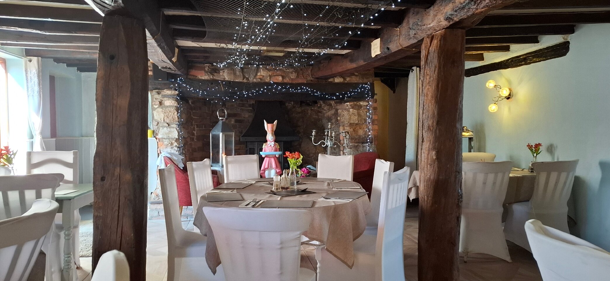 The Dolphin Inn-官方