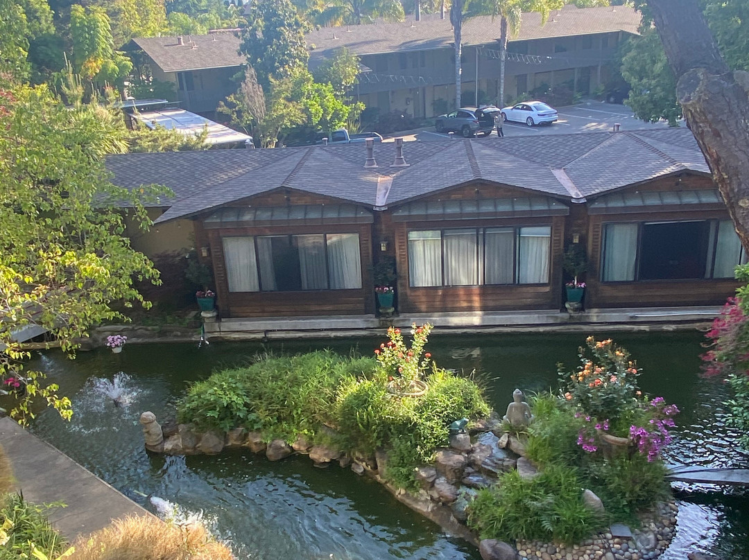 黛娜花园酒店主图