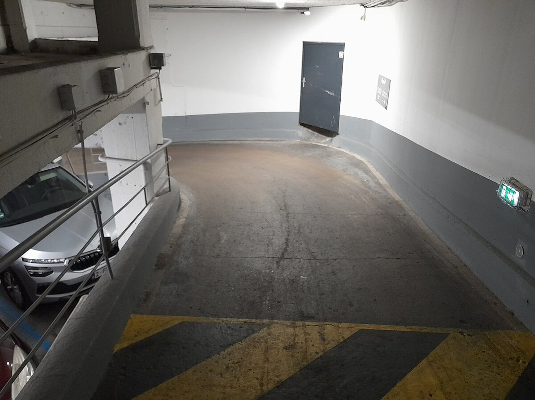 基里亚德迪容车站酒店主图