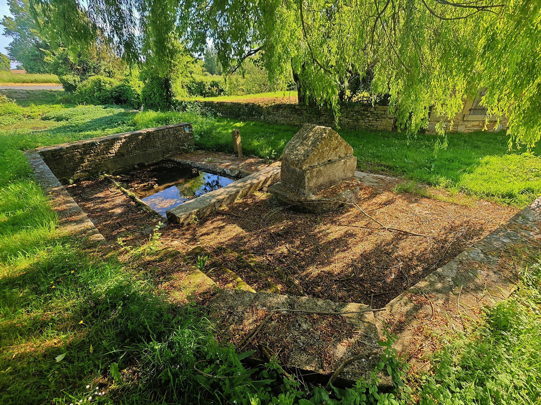 Fontaine Et Lavoir De Chey-Melle必去景点
