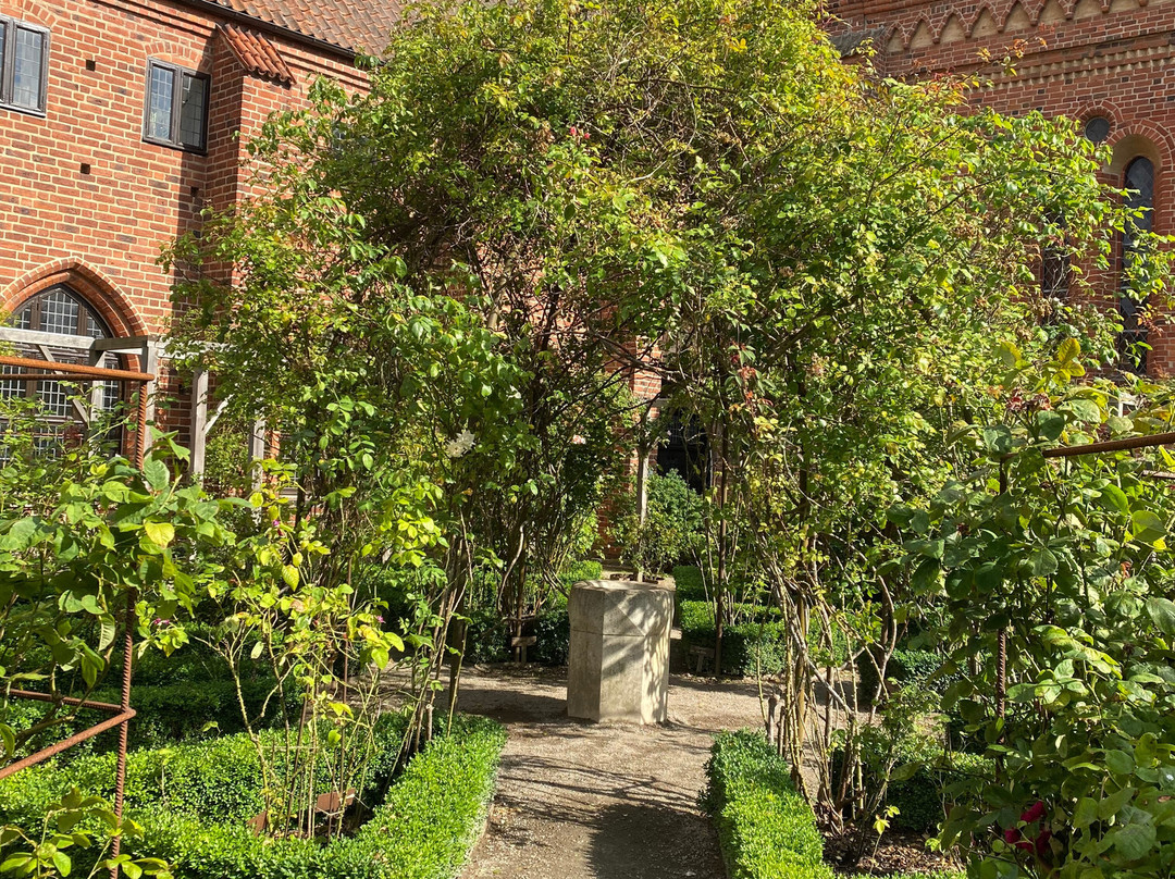 Klosterträdgårdarna-于斯塔德必去景点