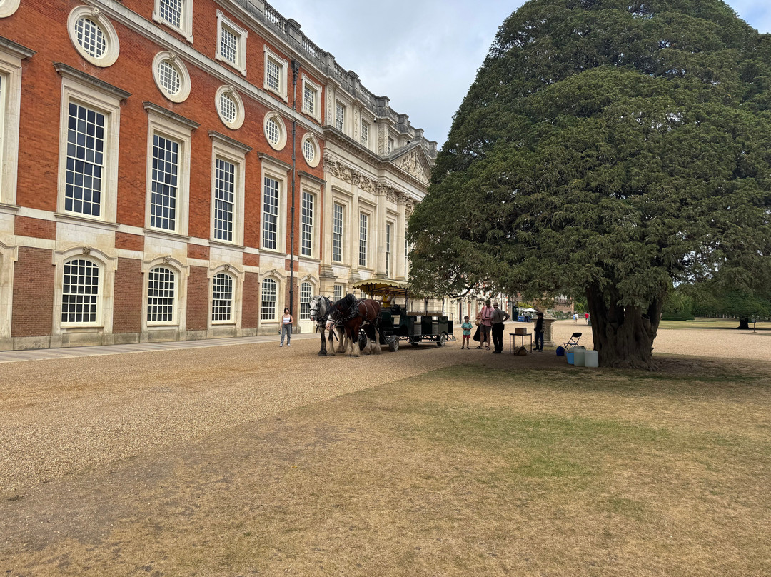 Hampton Court Park-East Molesey必去景点