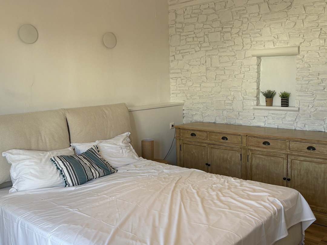 Adonis Hotel & Apartments主图