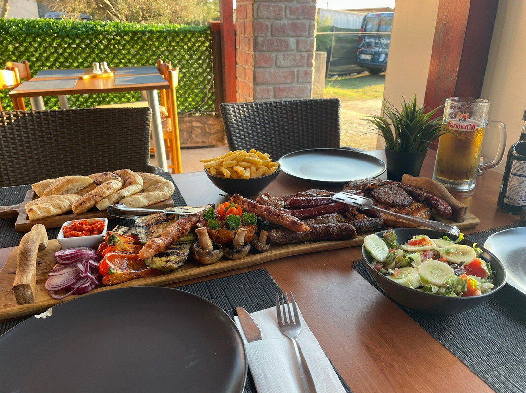 La Familia Grill
