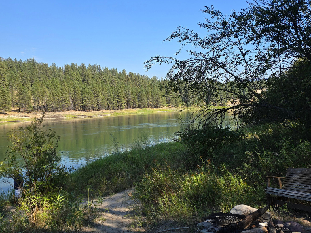 The Riverfront Motel & Cabins主图