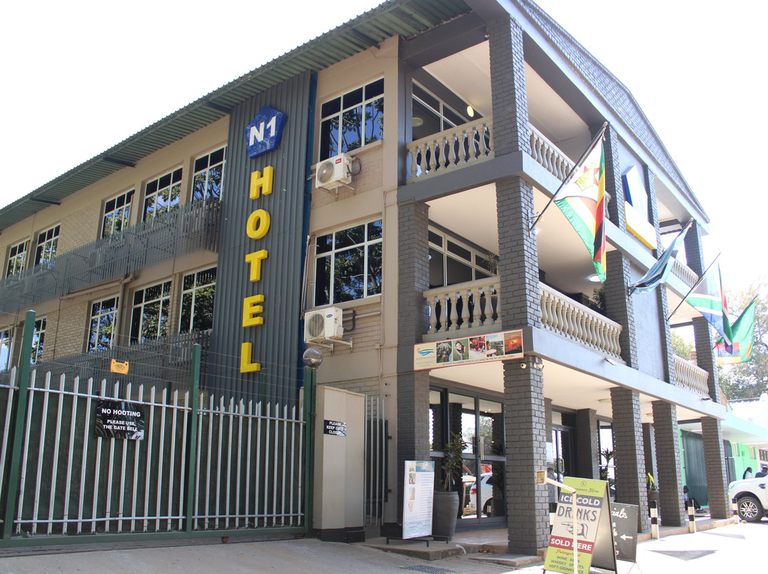 维多利亚瀑布城N1营地酒店主图