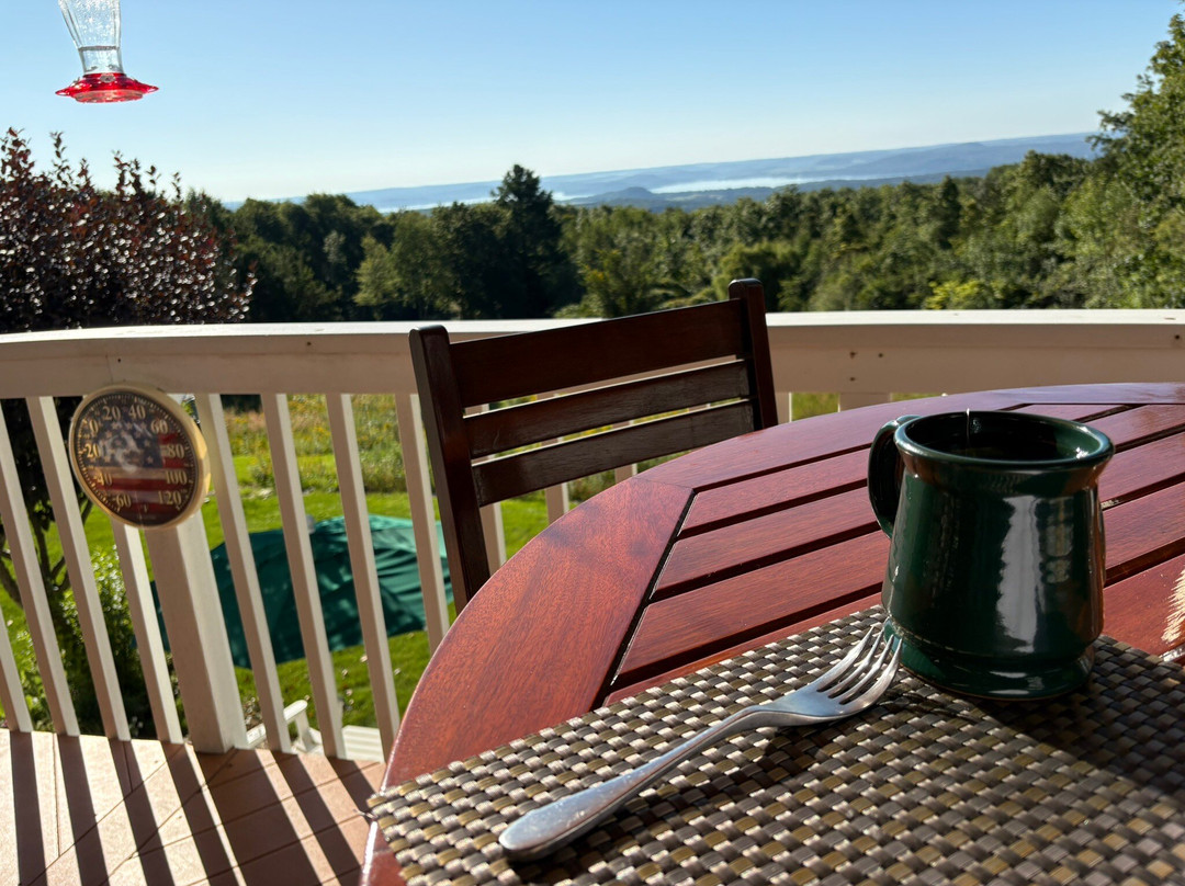 Inn At Wawanissee Point主图