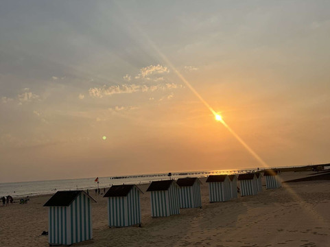 La Plage de Saint-Jean-de-Monts-圣热昂德蒙特必去景点