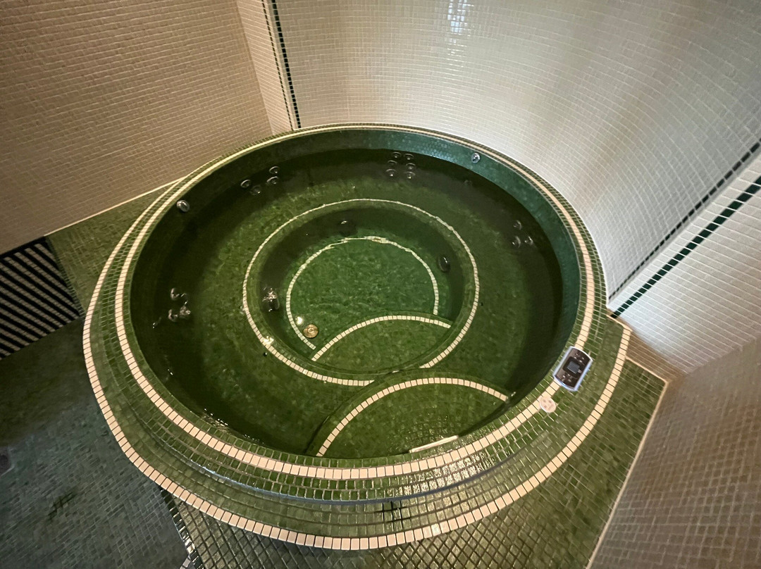 德拉图尔城堡酒店主图