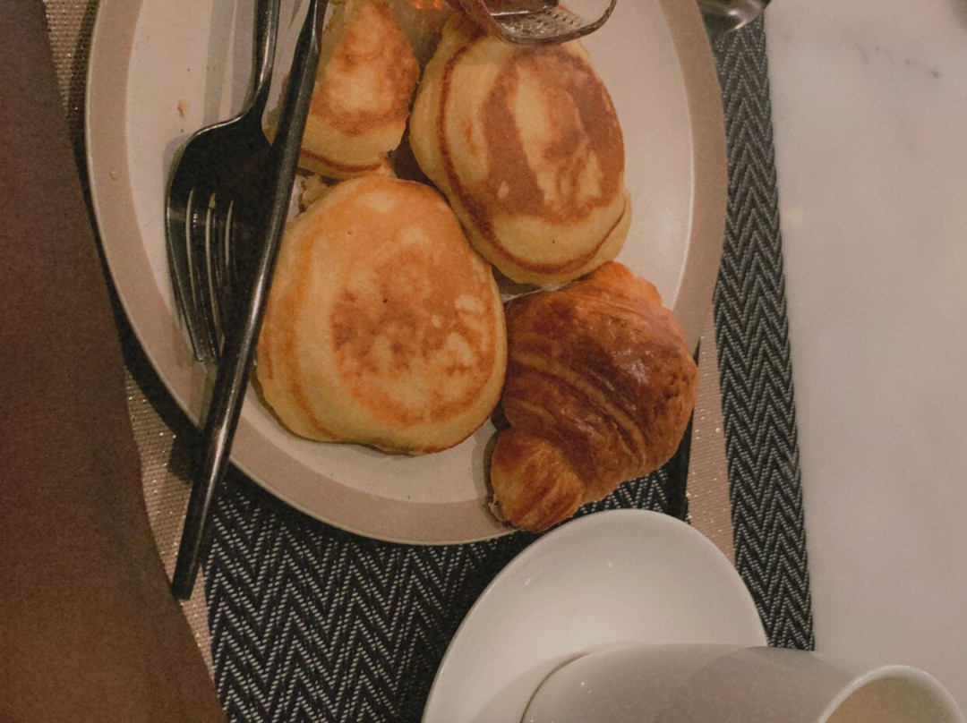 Number One Oxford Street Hotel & Suites主图