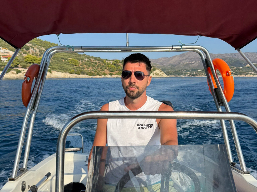 Captain's Motorboat Rentals-利姆尼科利必去景点